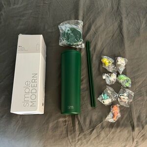 Green Simple Modern 28 oz Classic Tumbler with Straw and Flip Lip